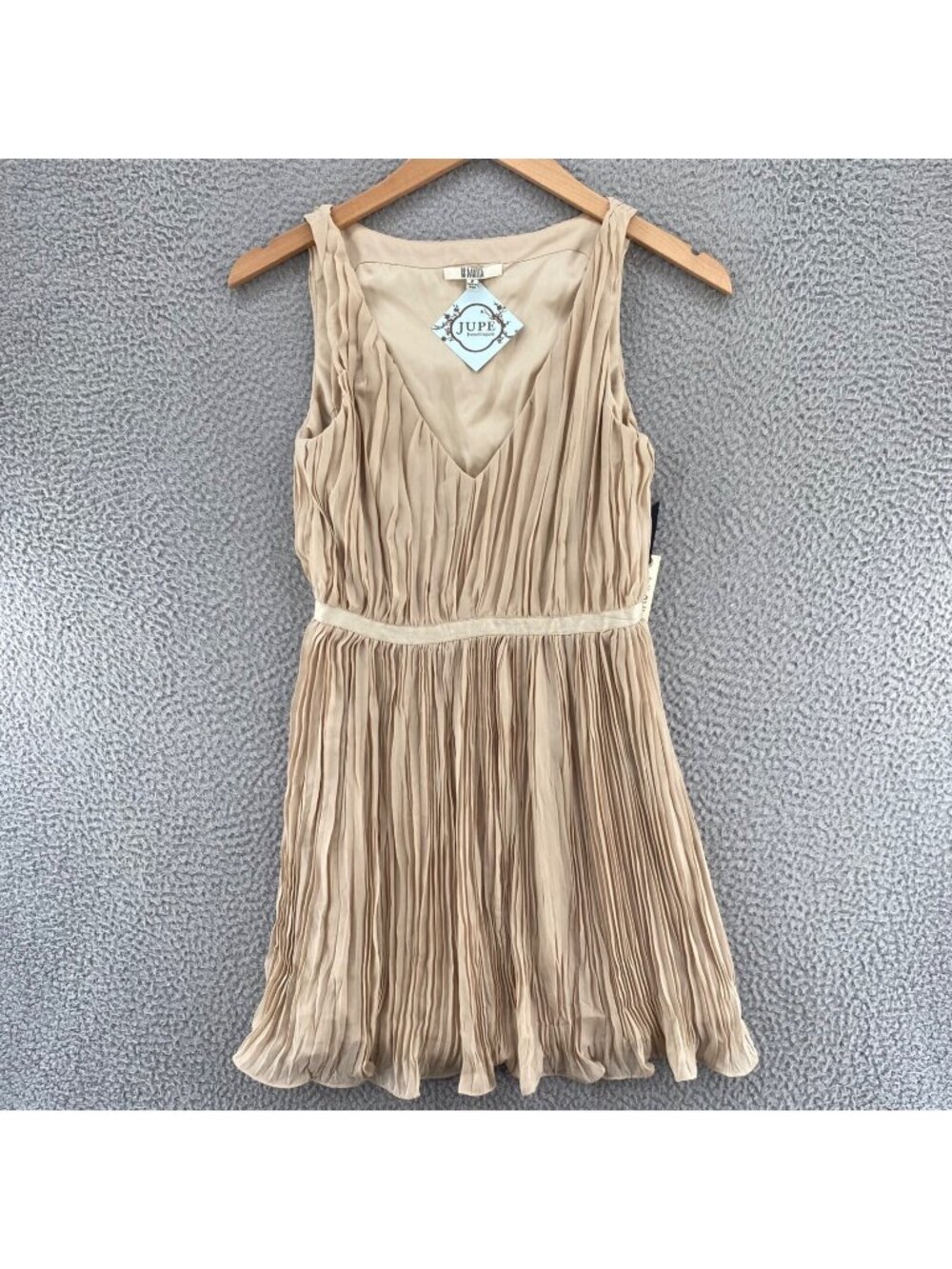 BB Dakota Dress Womens 4 Beige Mini Pleated Crinkle Fit & Flare Deep V Neck NWT